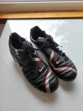 Nike Soccer Shoes Boys Size 9.5